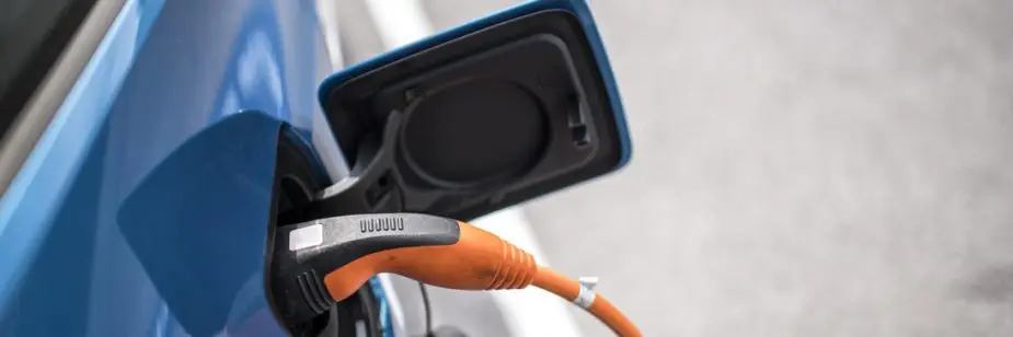 Como a frenagem regenerativa melhora a performance do carro elétrico?